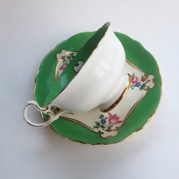 Aynsley Emerald Green Flowers Roses B3052 Pattern Teacup & Saucer England 1930s - Picture 3 of 12